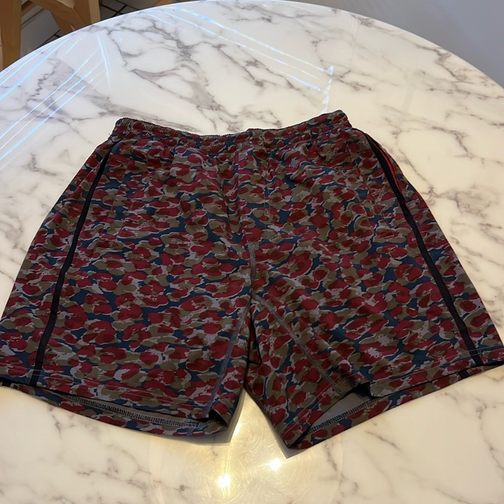 men’s lululemon, pace breaker shorths with liner 7” inseam